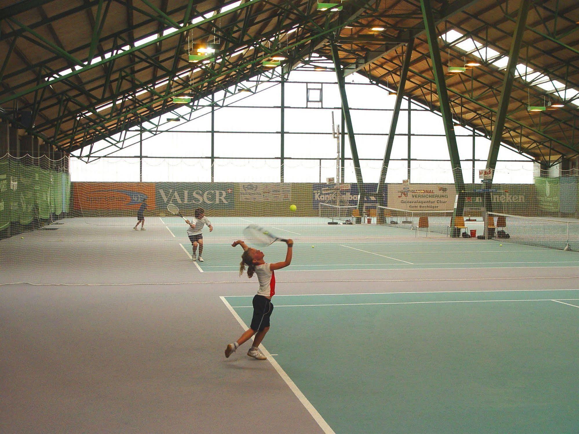 Hotel Sportcenter Fünf Dörfer Zizers Dış mekan fotoğraf